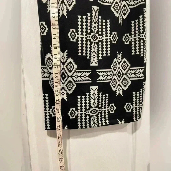 Charlotte Russe Black Cream Aztec Print Stretchy Pencil Skirt Midi Size Medium - Picture 8 of 10